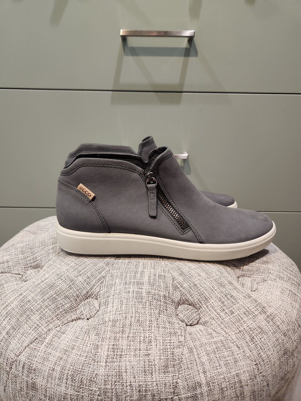 ECCO Woman's Soft7 Grey Zip-Front Casual Sneaker Boot